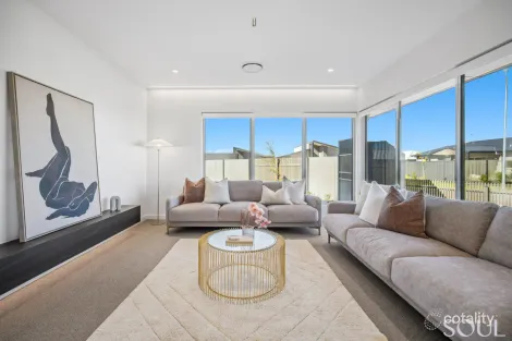 Property photo of 21 Maher Circuit Griffith NSW 2680