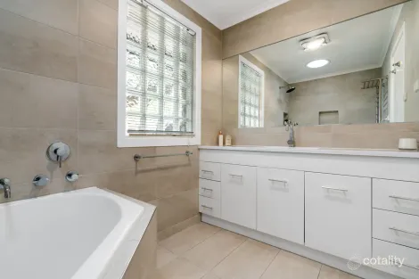 Property photo of 10 Railway Road Clyde VIC 3978