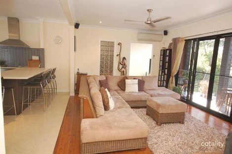 2 Canara St, Benowa, QLD 4217