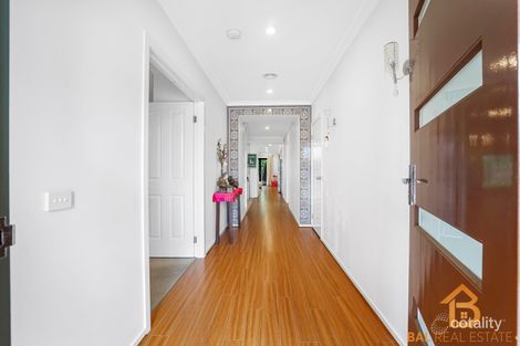 Property photo of 16 Bellevue Drive Truganina VIC 3029