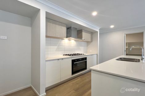 Property photo of 5 Open Drive Drouin VIC 3818