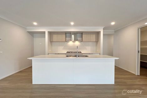 Property photo of 5 Open Drive Drouin VIC 3818