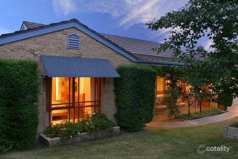 Property photo of 16 Hillview Place Berwick VIC 3806