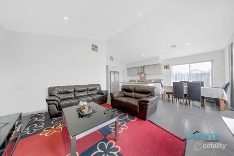 Property photo of 18 Viewrise Walk Craigieburn VIC 3064
