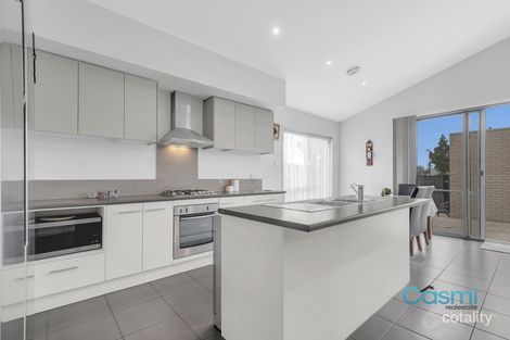 Property photo of 18 Viewrise Walk Craigieburn VIC 3064