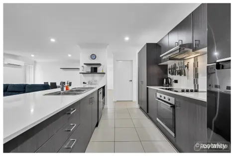 Property photo of 8 Rosebrook Place Gracemere QLD 4702