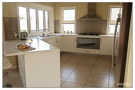 Property photo of 17 Stringybark Drive Fern Bay NSW 2295