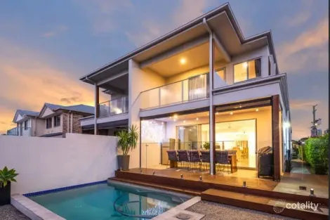 Property photo of 2/10 Vaggelas Crescent Biggera Waters QLD 4216