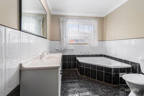 Property photo of 5 Douglas Close Green Valley NSW 2168