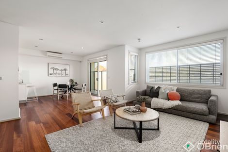 Property photo of 2/12 Matthews Road Bentleigh East VIC 3165