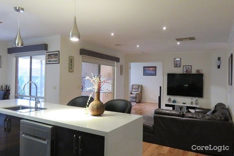 Property photo of 15 Sunview Place Berwick VIC 3806