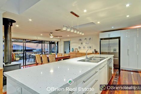 Property photo of 10 Moody Place Endeavour Hills VIC 3802