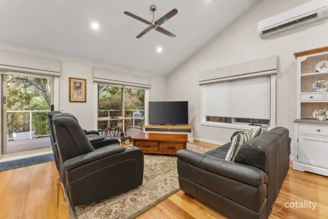 Property photo of 4 Renshaw Drive Eltham VIC 3095