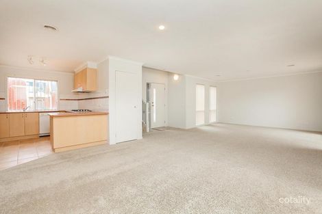 Property photo of 2/30 The Parkway Caroline Springs VIC 3023