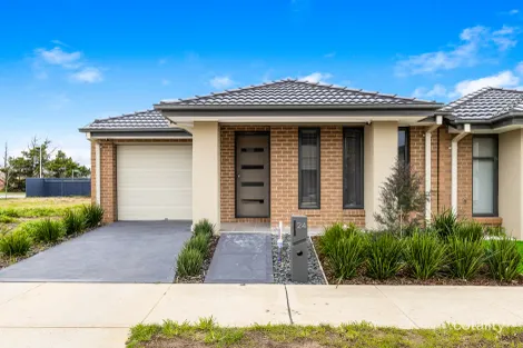 24 Clelland Way, Clyde North, VIC 3978