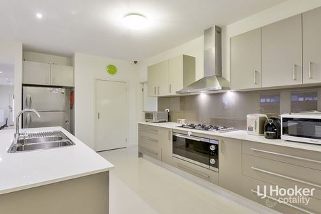 Property photo of 32 Marlin Crescent Point Cook VIC 3030