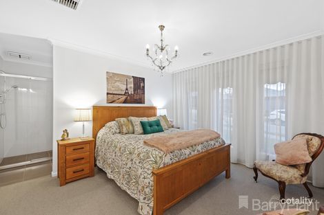 Property photo of 11 Sandstock Drive Warragul VIC 3820