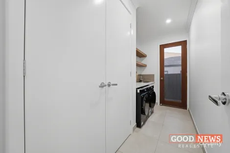 Property photo of 3 Cradle Circuit Manor Lakes VIC 3024
