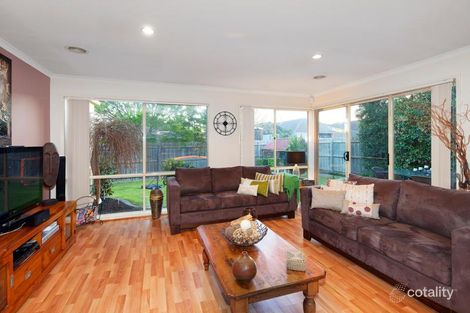 Property photo of 9 Sundial Court Berwick VIC 3806