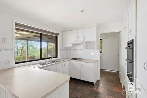 Property photo of 29 Riversdale Crescent Darley VIC 3340
