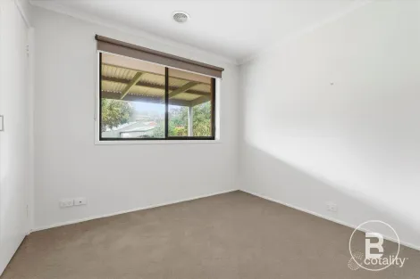 Property photo of 29 Riversdale Crescent Darley VIC 3340