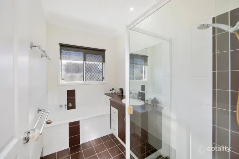 Property photo of 1 Seaway Parade Toogoom QLD 4655