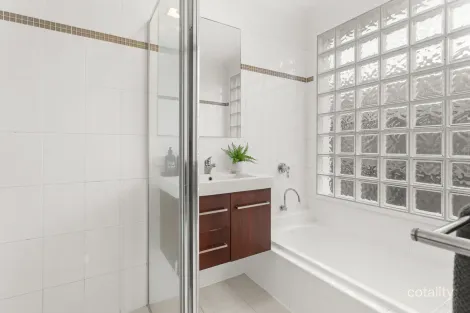 Property photo of 2/16 Lithgow Street Glen Iris VIC 3146