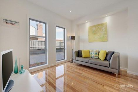 Property photo of 2/10 Poplar Crescent Bellfield VIC 3081