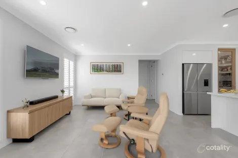 Property photo of 90 Citron Crescent Helensvale QLD 4212
