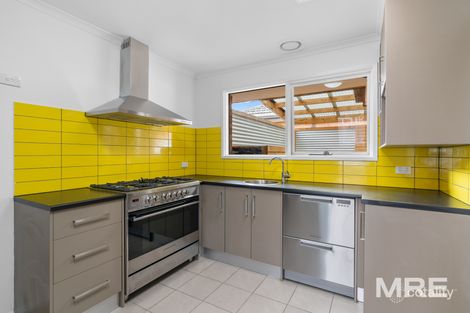 Property photo of 2/23 Compton Street Reservoir VIC 3073