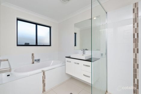 Property photo of 15 Hill Drive Pimpama QLD 4209