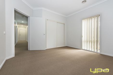 Property photo of 9/17 Crestmont Drive Melton South VIC 3338