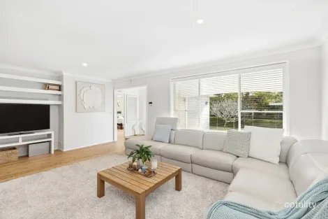 Property photo of 3 Shoreview Close Point Clare NSW 2250