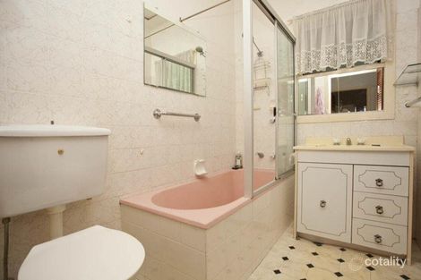Property photo of 15 Wolaroi Crescent Revesby NSW 2212