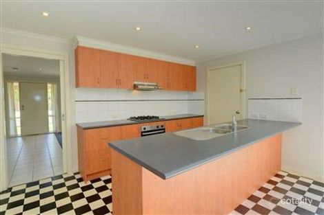 Property photo of 6 Parbury Avenue Lake Gardens VIC 3355