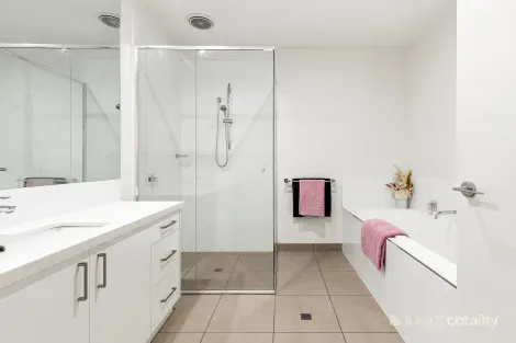 Property photo of 2/21 Howard Road Dingley Village VIC 3172