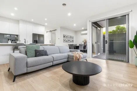 Property photo of 2/21 Howard Road Dingley Village VIC 3172