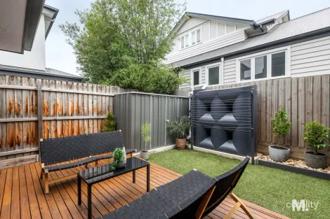 Property photo of 1/17 Roberts Street Essendon VIC 3040