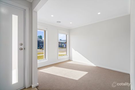 Property photo of 25 Hanover Circuit Melton South VIC 3338