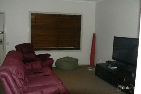 Property photo of 36 Stringy Bark Circuit Pakenham VIC 3810