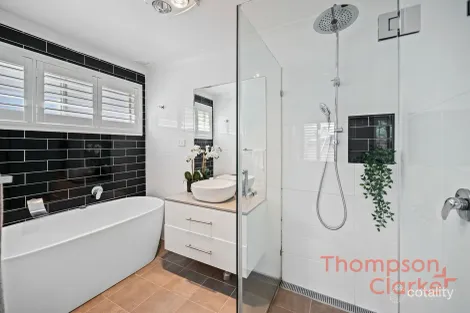 Property photo of 4 Hartigan Close Rutherford NSW 2320