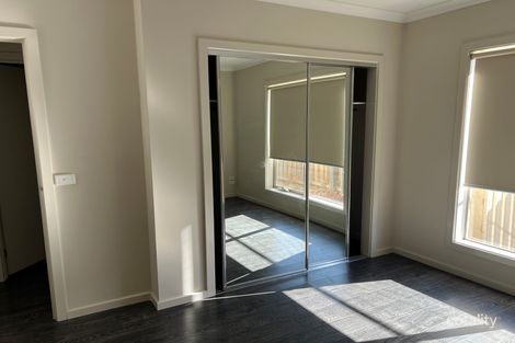 Property photo of 10 Pillar Road Wyndham Vale VIC 3024