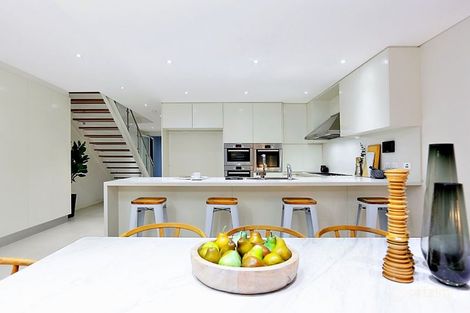Property photo of 18 Fullford Street Dundas Valley NSW 2117