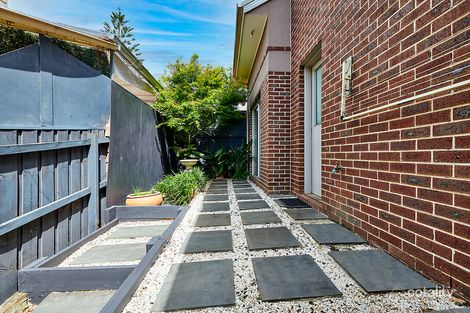 Property photo of 2/96 Bruce Street Mount Waverley VIC 3149