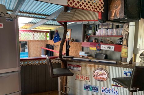Property photo of 164 Lucas Drive Lamb Island QLD 4184