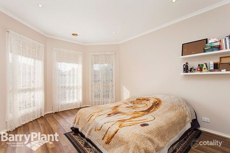 Property photo of 17 Chiarella Place Altona Meadows VIC 3028
