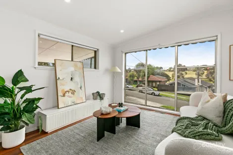 Property photo of 32 Lorraine Crescent Jacana VIC 3047