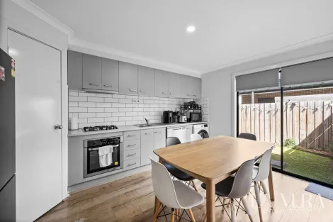 Property photo of 10 Daydream Place Wollert VIC 3750