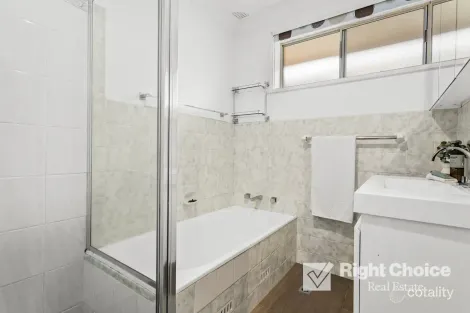 Property photo of 72 Devonshire Crescent Oak Flats NSW 2529