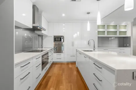 Property photo of 70 Welwyn Avenue Salter Point WA 6152